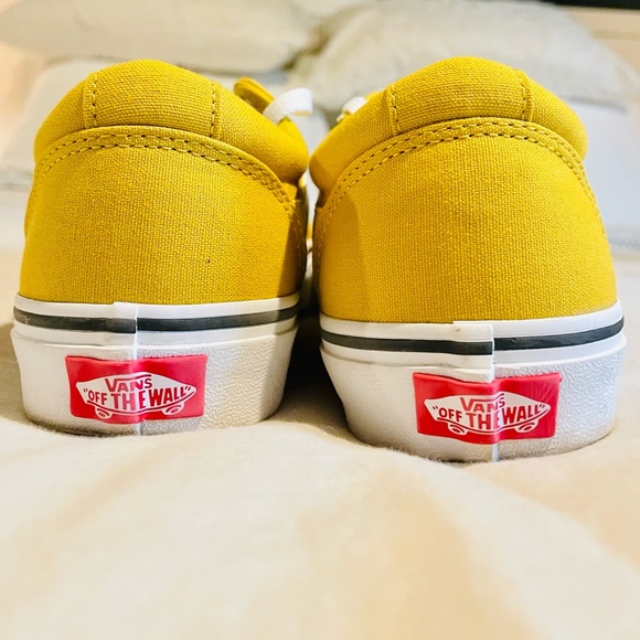 Vans Old Skool Low Top in Golden Yellow - Picture 2 of 4